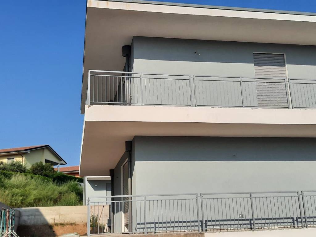 casa indipendente in vendita a Lazise in zona Colà