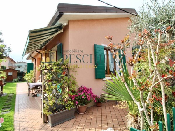 casa indipendente in vendita a Lazise in zona Colà