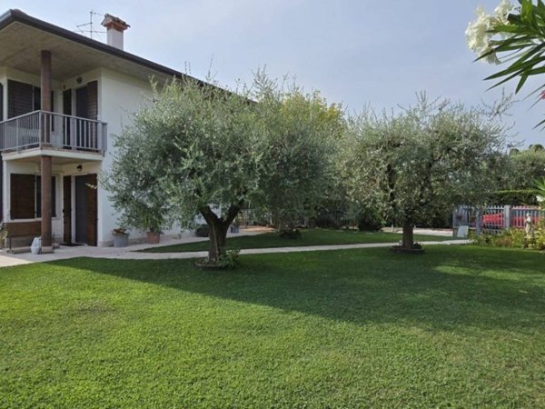 casa indipendente in vendita a Lazise in zona Colà
