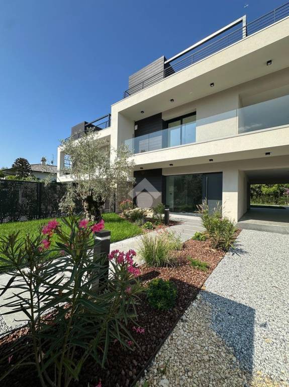 casa indipendente in vendita a Lazise in zona Pacengo