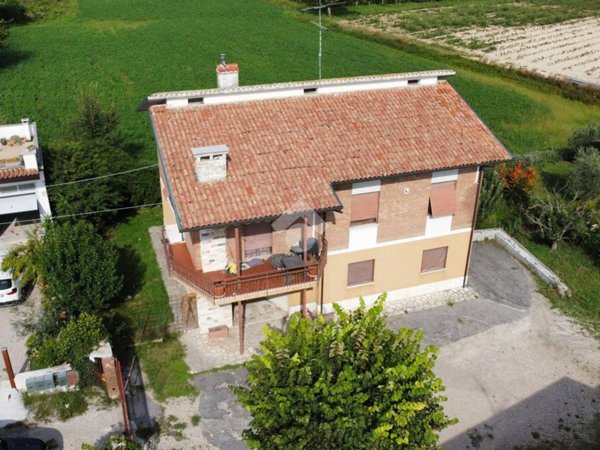 casa indipendente in vendita a Lazise in zona Pacengo