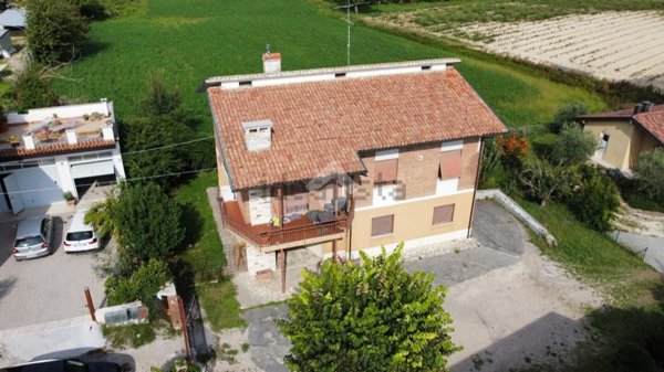 casa indipendente in vendita a Lazise in zona Pacengo