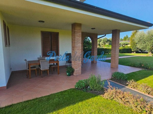 casa indipendente in vendita a Lazise in zona Colà