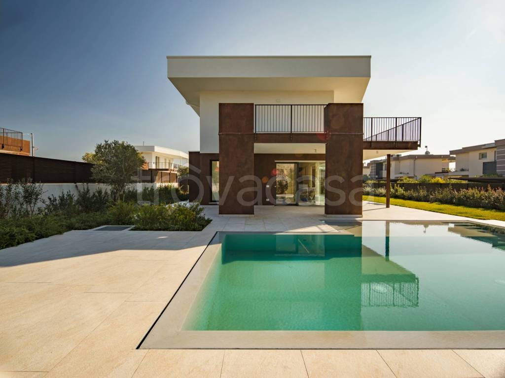 casa indipendente in vendita a Lazise