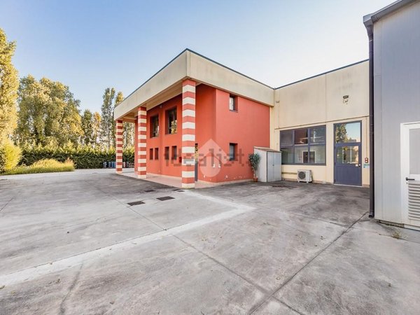 capannone in vendita a Lazise