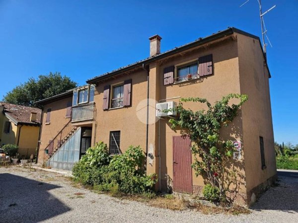 casa indipendente in vendita a Lazise in zona Pacengo