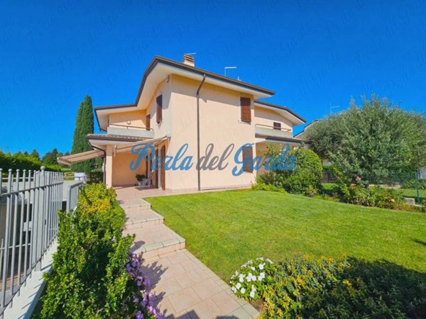 casa indipendente in vendita a Lazise in zona Colà