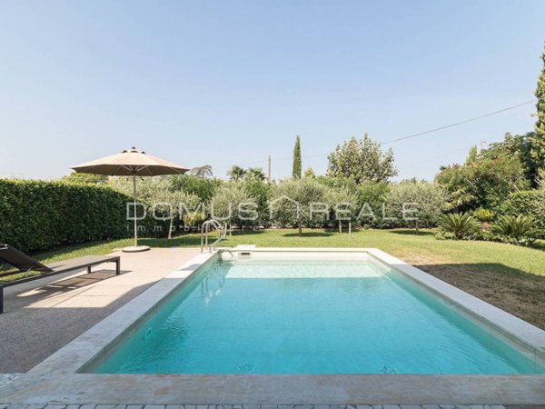 casa indipendente in vendita a Lazise in zona Pacengo