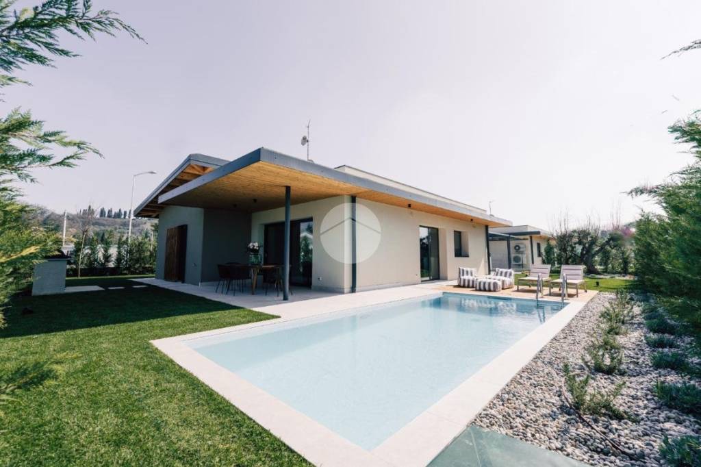 casa indipendente in vendita a Lazise