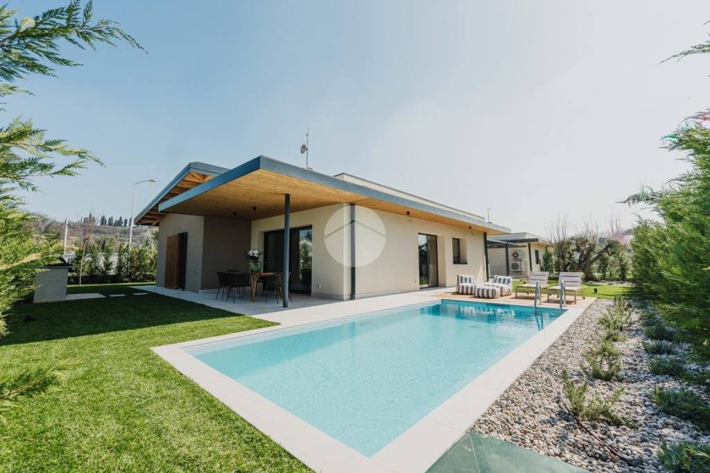 casa indipendente in vendita a Lazise
