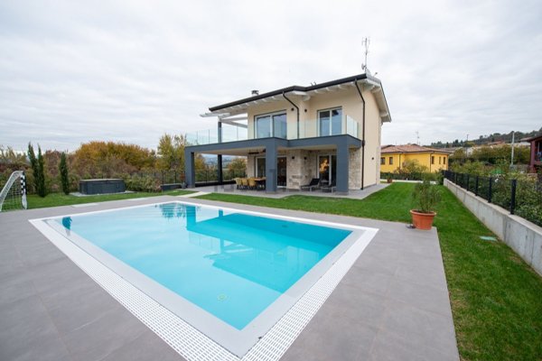 casa indipendente in vendita a Lazise