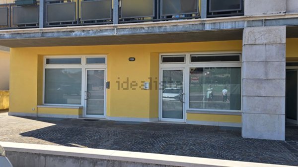 ufficio in vendita a Lazise in zona Colà