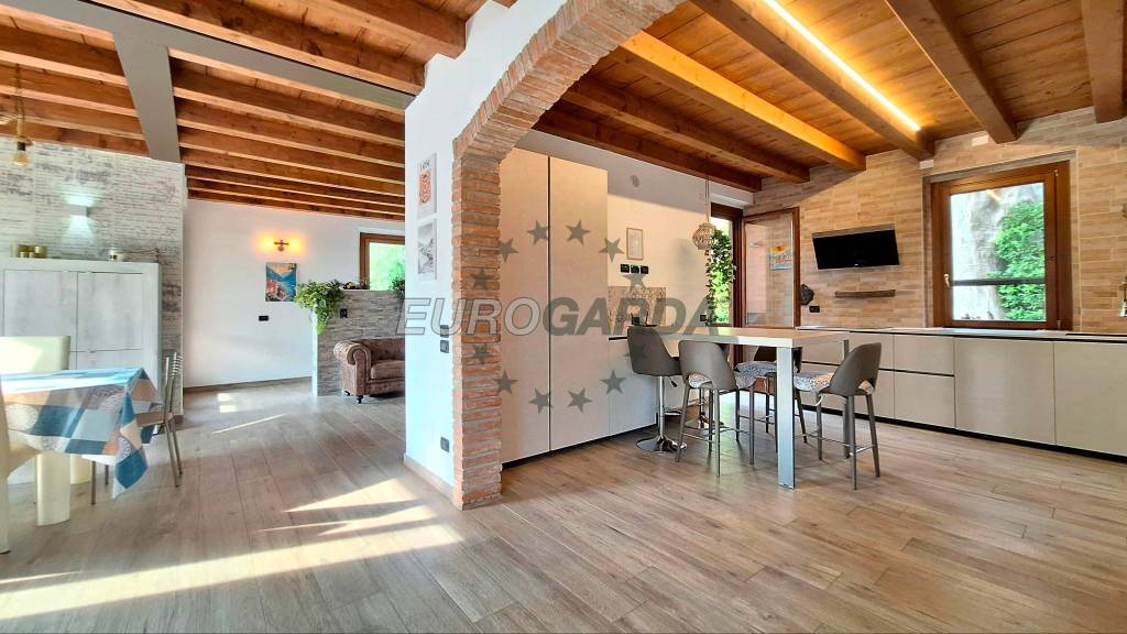 casa indipendente in vendita a Lazise