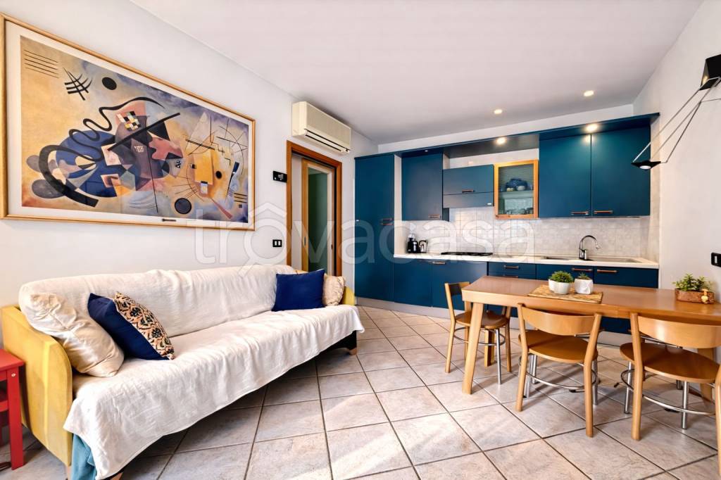 appartamento in vendita a Lazise in zona Colà