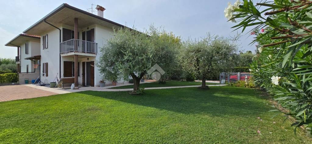 casa indipendente in vendita a Lazise in zona Colà