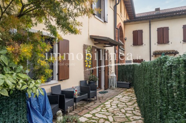 casa indipendente in vendita a Lazise in zona Colà