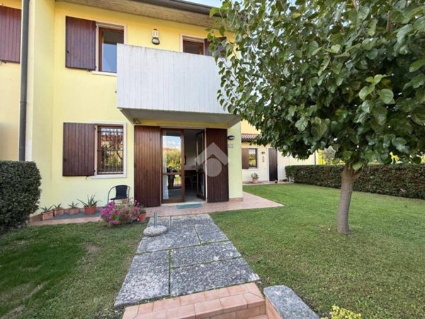 casa indipendente in vendita a Lazise in zona Pacengo