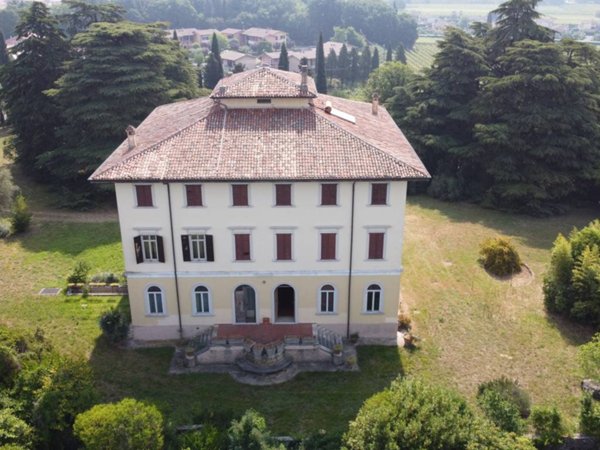 villa in vendita a Lazise