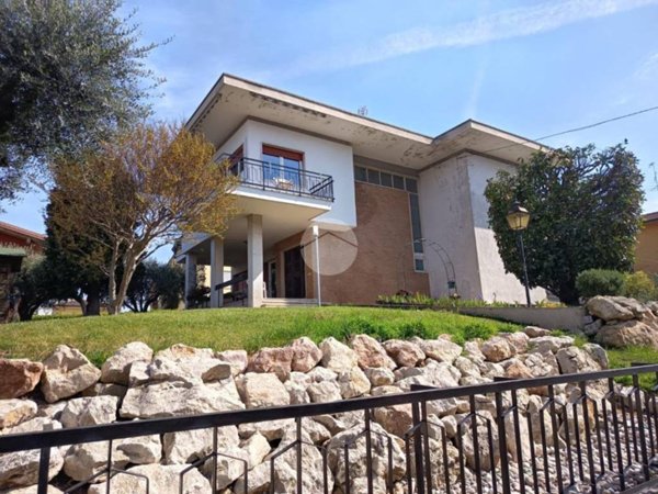 casa indipendente in vendita a Lazise