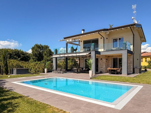 casa indipendente in vendita a Lazise