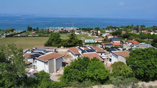 casa indipendente in vendita a Lazise in zona Pacengo