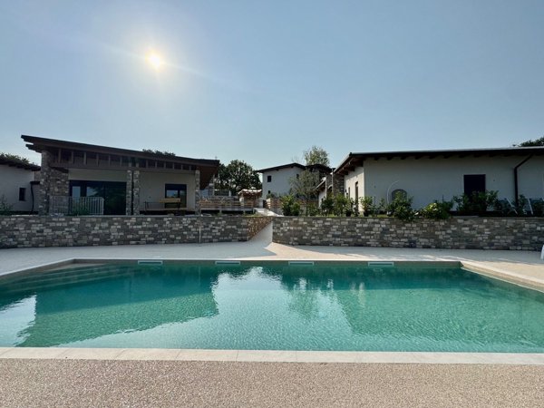 casa indipendente in vendita a Lazise in zona Pacengo