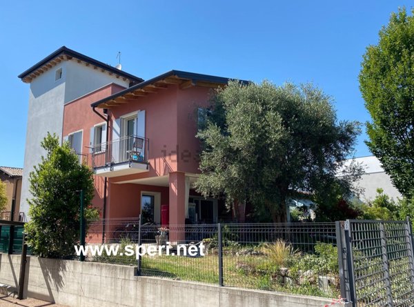 casa indipendente in vendita a Lazise in zona Pacengo