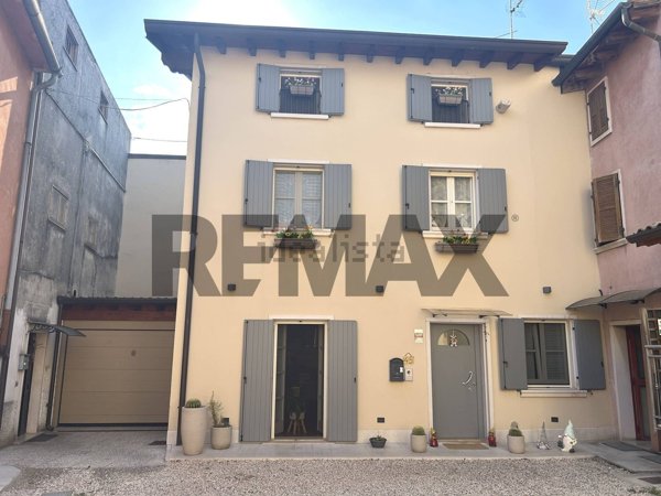 casa indipendente in vendita a Lazise in zona Colà