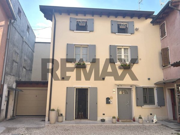 casa indipendente in vendita a Lazise in zona Colà