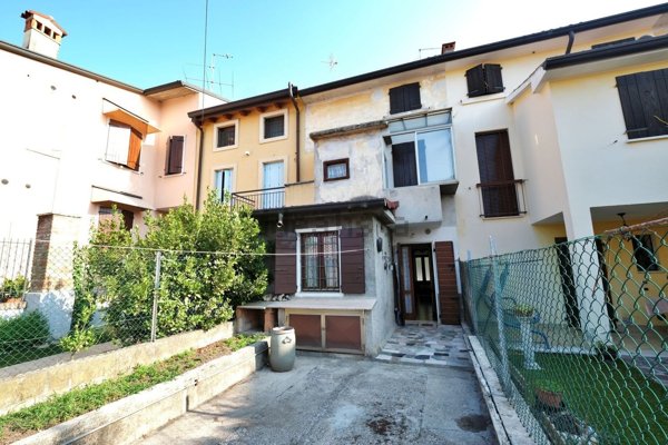 casa indipendente in vendita a Lazise in zona Colà