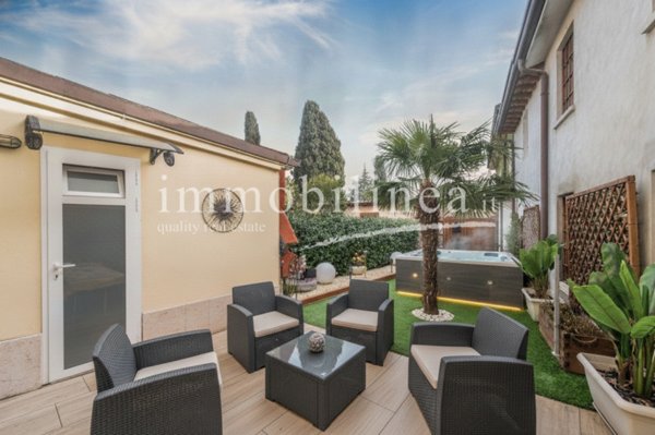 casa indipendente in vendita a Lazise in zona Colà