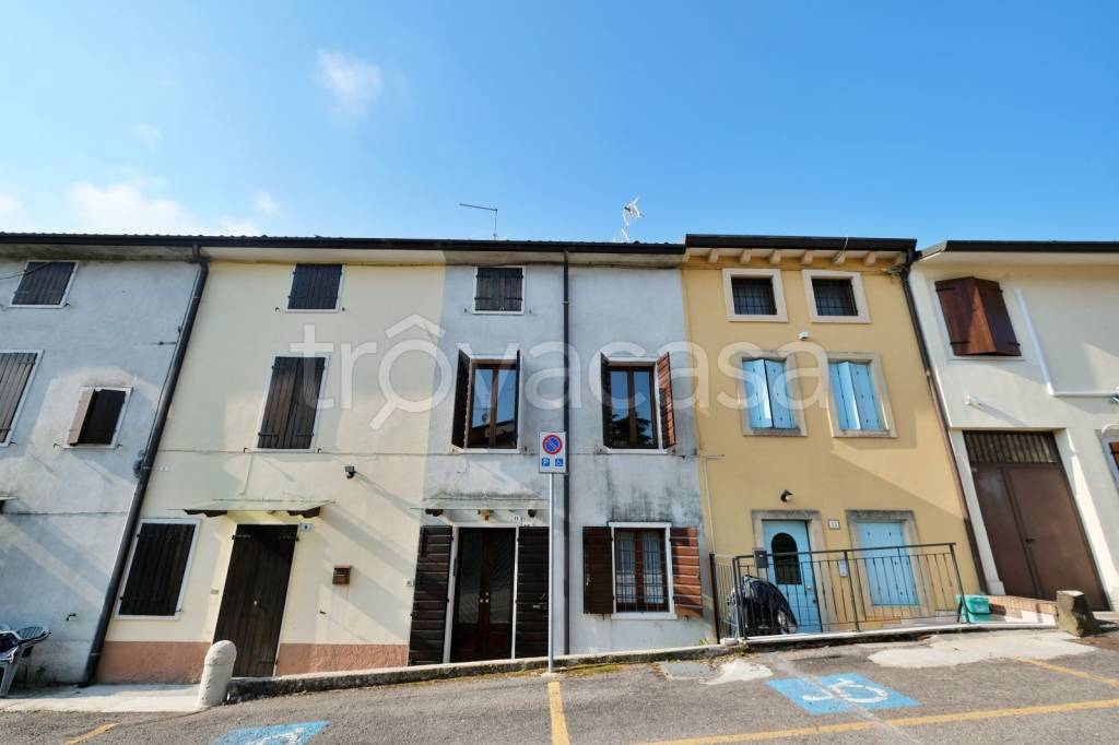 casa indipendente in vendita a Lazise in zona Colà