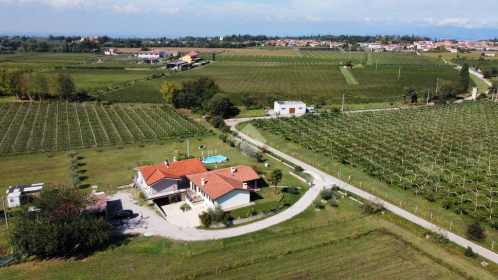 casa indipendente in vendita a Lazise in zona Colà