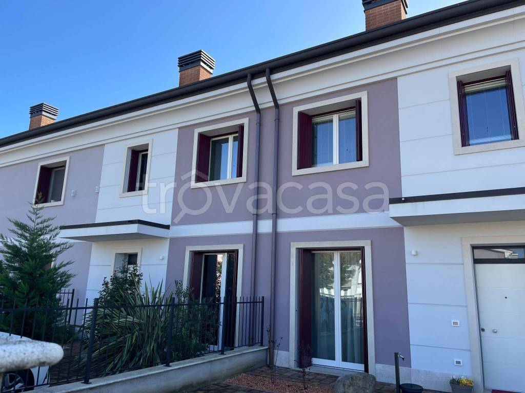 casa indipendente in vendita a Legnago in zona Porto