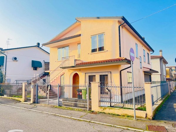 casa indipendente in vendita a Legnago in zona Terranegra