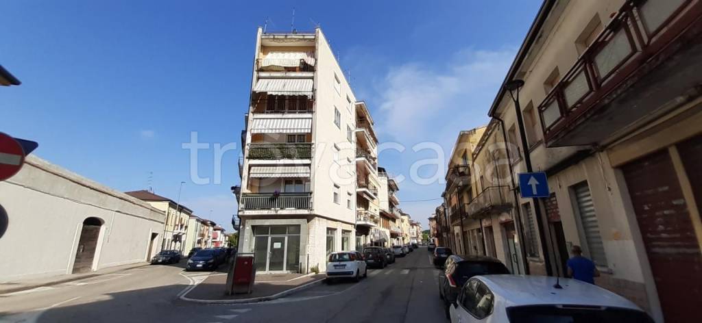 negozio in vendita a Legnago