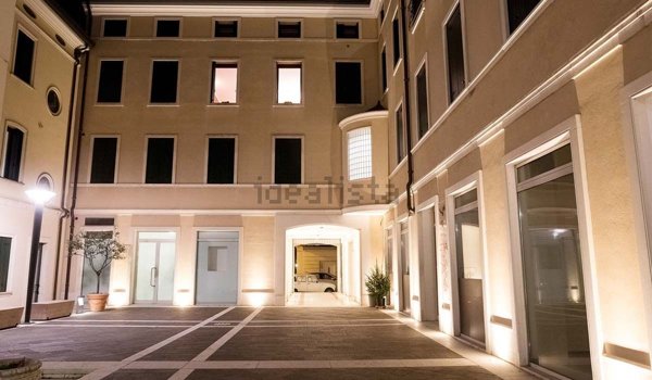 locale commerciale in vendita a Legnago