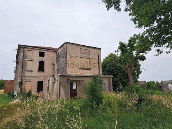 locale di sgombero in vendita a Legnago