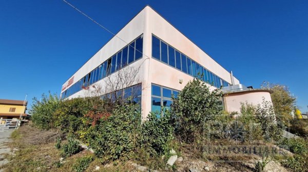 locale commerciale in vendita a Legnago