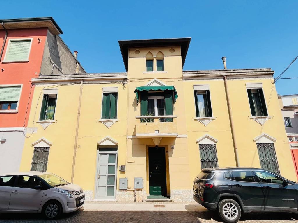 casa indipendente in vendita a Legnago in zona Porto