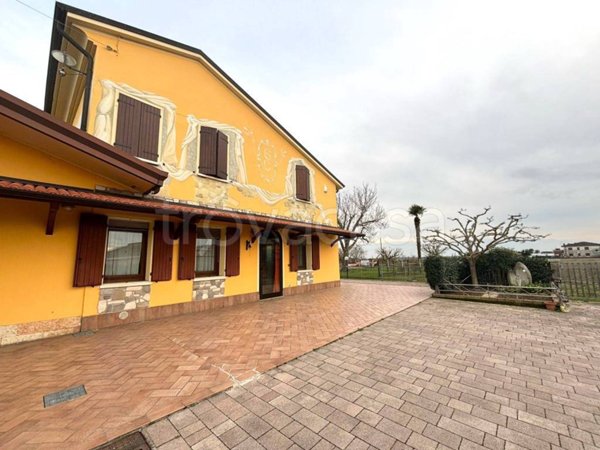 casa indipendente in vendita a Legnago in zona Vangadizza
