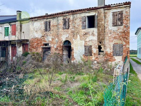 terreno edificabile in vendita a Legnago in zona Canove