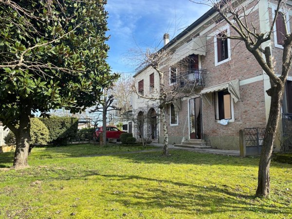 casa indipendente in vendita a Legnago in zona San Pietro