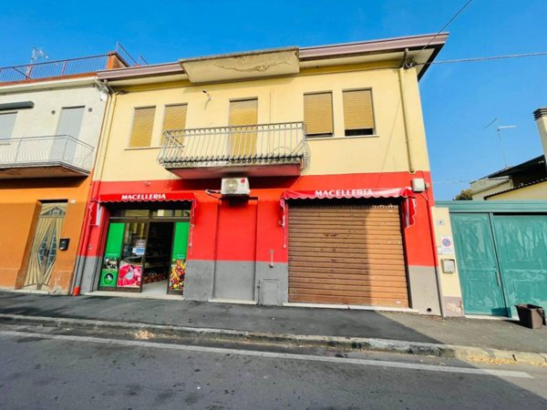 negozio in vendita a Legnago in zona Porto
