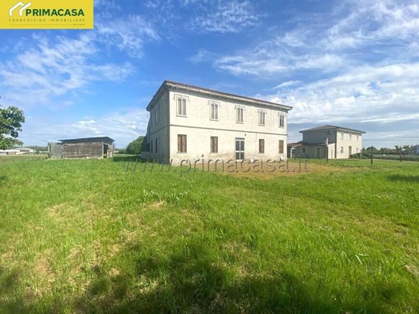 casa indipendente in vendita a Legnago in zona Porto