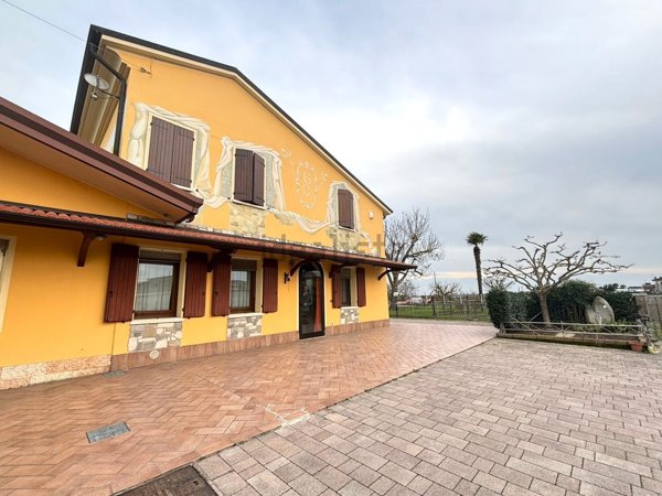 casa indipendente in vendita a Legnago in zona Vangadizza