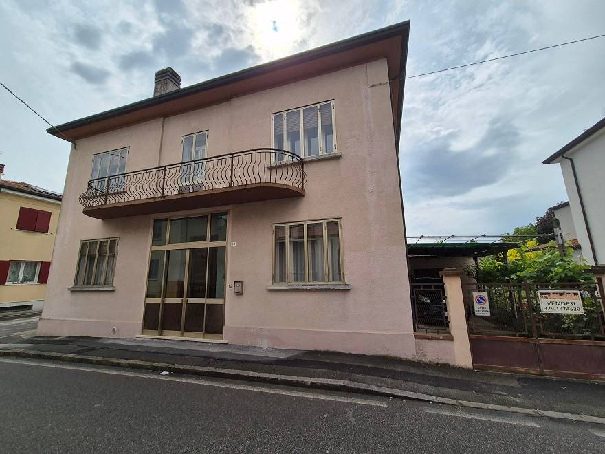 casa indipendente in vendita a Legnago in zona Porto