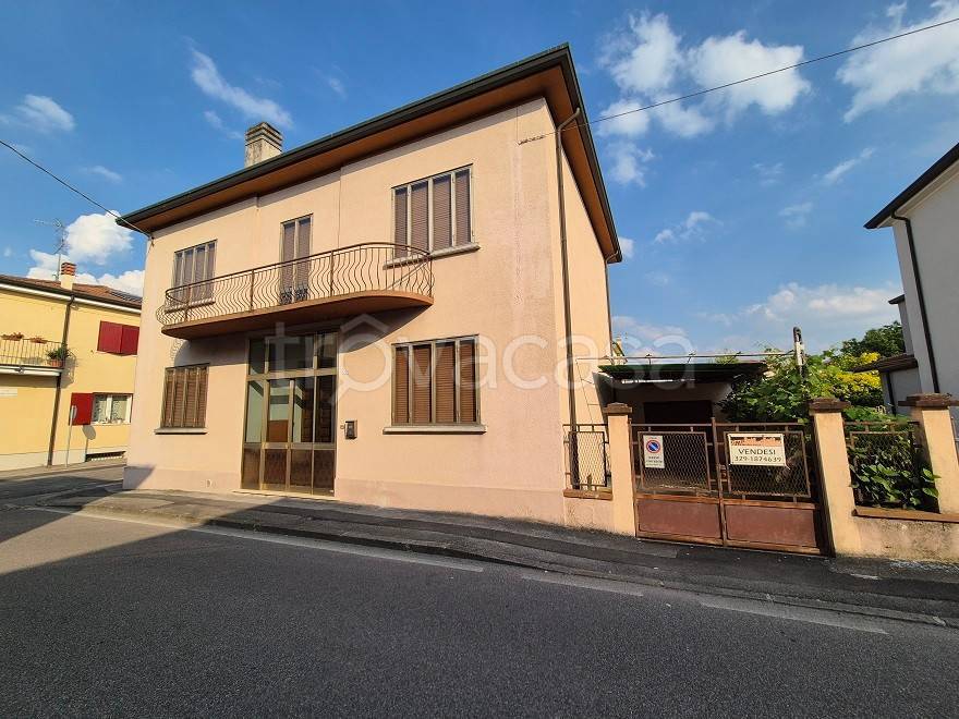 casa indipendente in vendita a Legnago in zona Porto