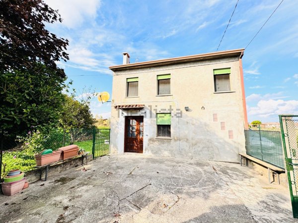 casa indipendente in vendita a Legnago in zona Vangadizza