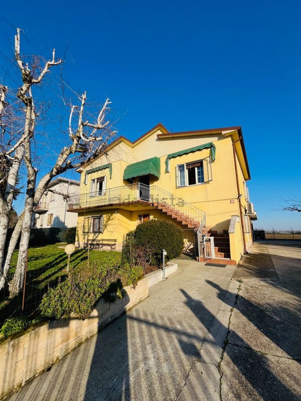 casa indipendente in vendita a Legnago in zona San Pietro